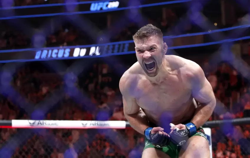 Dricus Du Plessis responds to Chael Sonnen’s bitter words