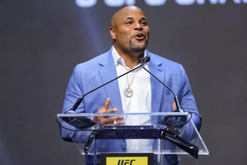 Daniel Cormier sees a Conor McGregor in Ilia Topuria: “he went to the moon”
