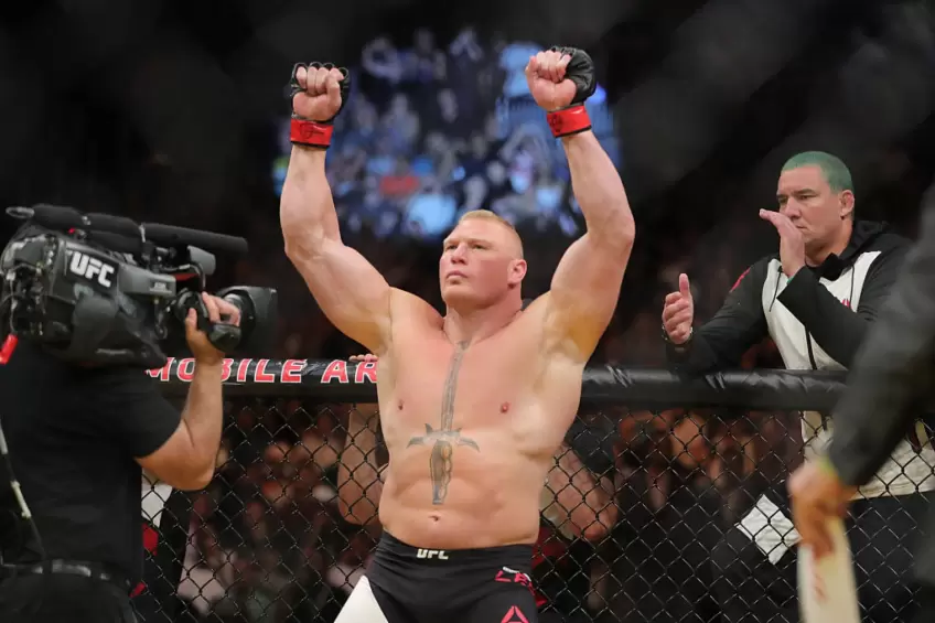  The Unmade Mega-Fight: Lewis vs. Lesnar - A Tale of Gloves and Glory