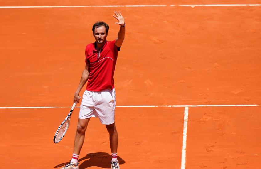 Daniil Medvedev escapes early exit at Madrid Masters 