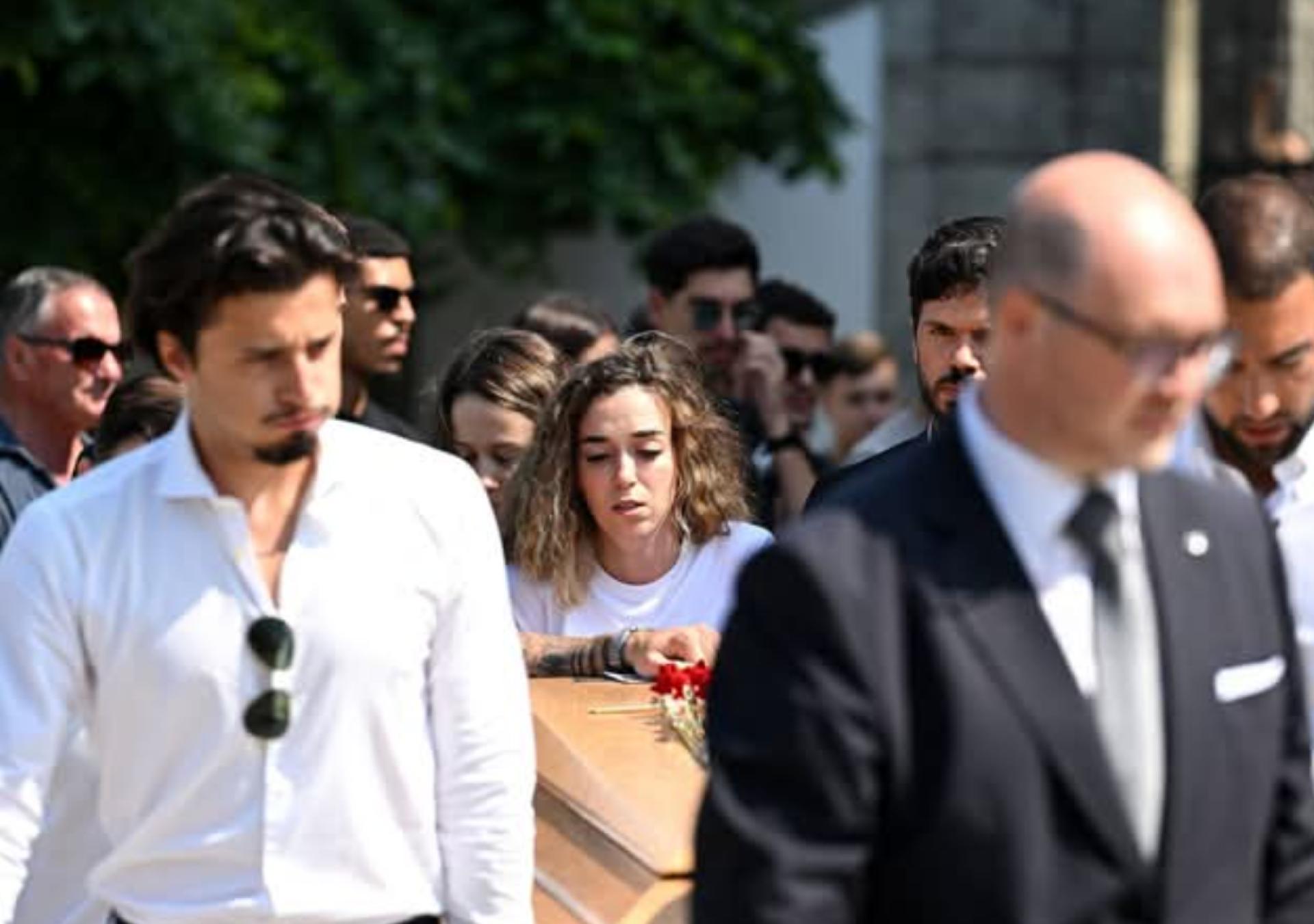 Wife of Diogo Jota breaks down during last goodbye