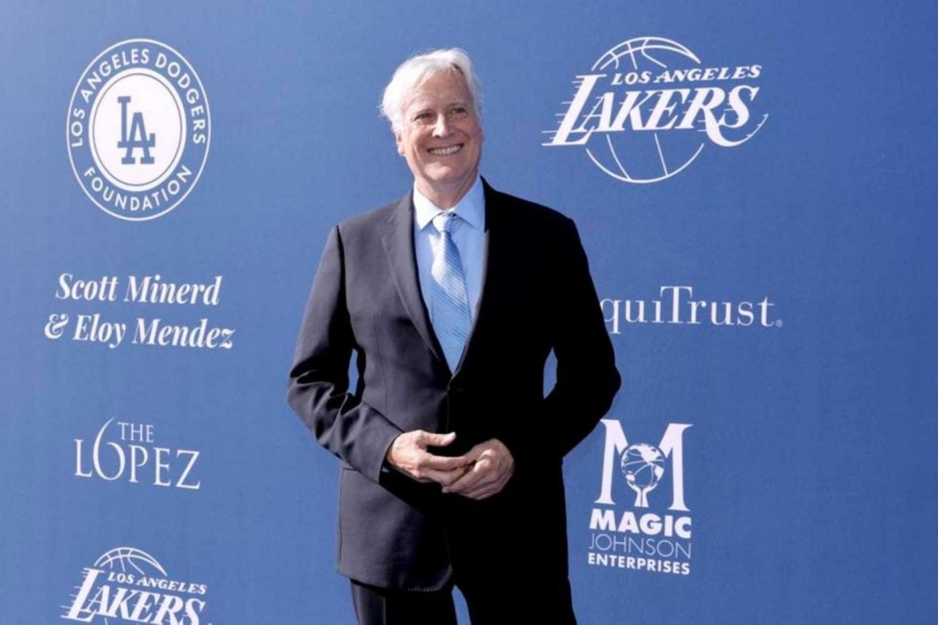 Mark Walter takes control of Lakers in record $10 billion deal