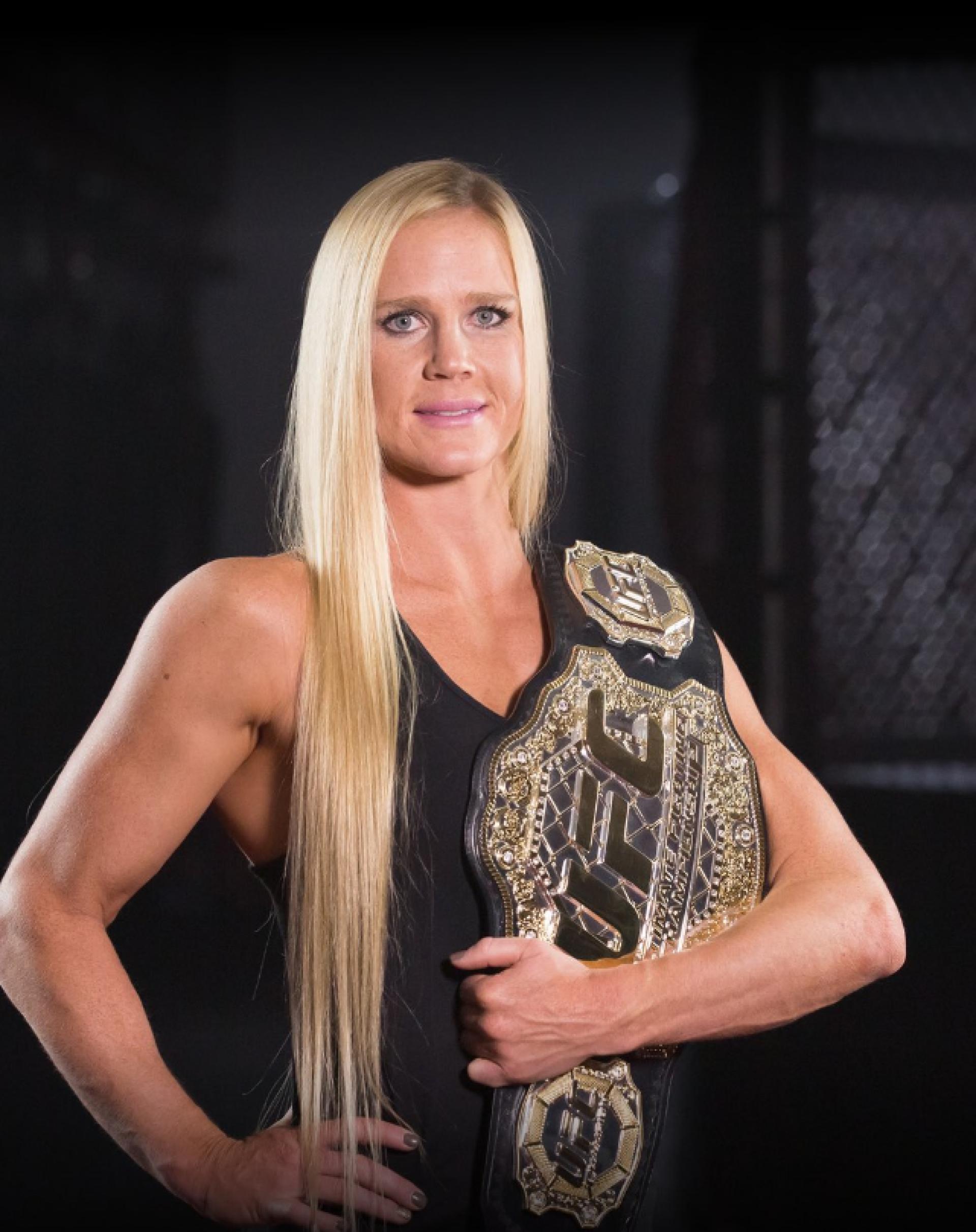Holly Holm returns to boxing ring at 44
