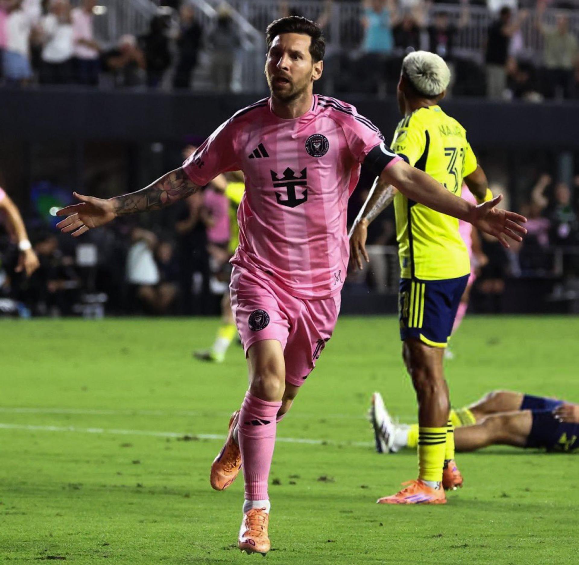 Messi scores two as Inter Miami beats Nashville 4-0 at Chase Stadium