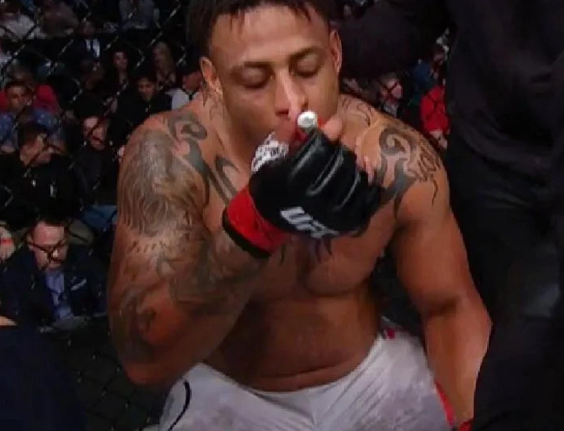 Greg Hardy retires mid fight due to asthma attack
