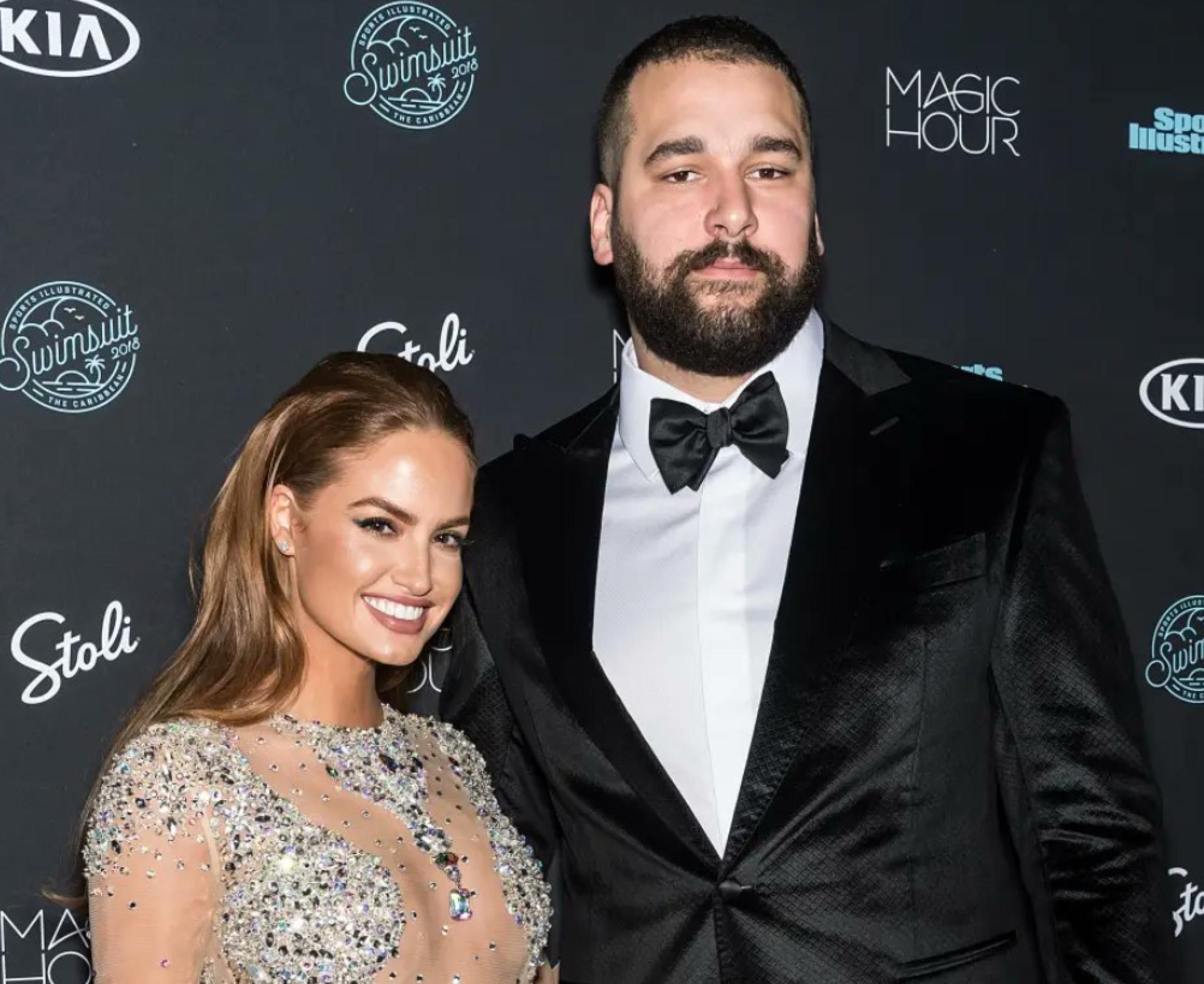 Former NFL player sues ex-wife over private comments